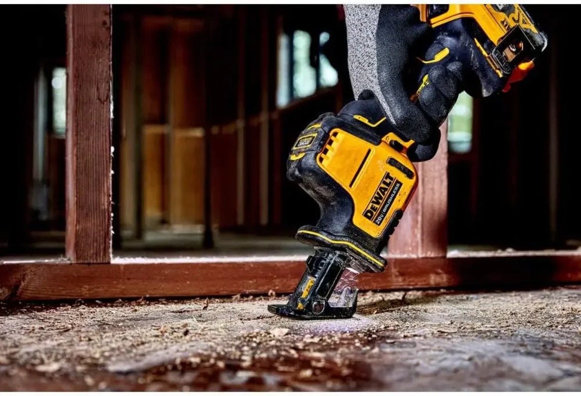 Scie sauteuse DEWALT DCS369 20 - Woodworking Hand Saw avis et prix
